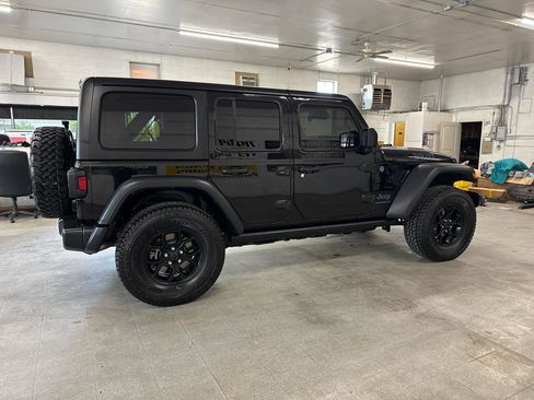 Used 2024 Jeep Wrangler Unlimited image 4