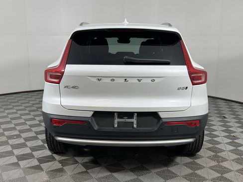 Certified 2025 Volvo XC40 B5 Plus image 9