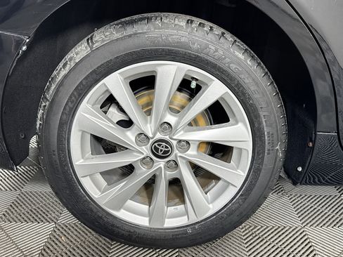 Used 2021 Toyota Camry LE image 31