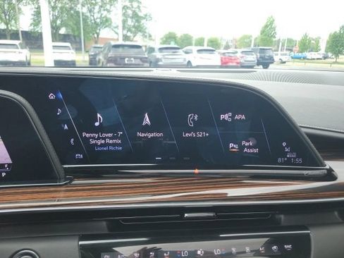 Used 2023 Cadillac Escalade Premium Luxury AWD/4WD image 38
