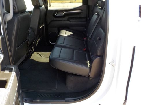 Used 2025 GMC Sierra 1500 SLT AWD/4WD image 21
