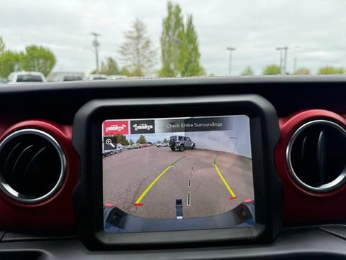 Used 2022 Jeep Gladiator Rubicon w/ LED Lighting Group AWD/4WD image 4