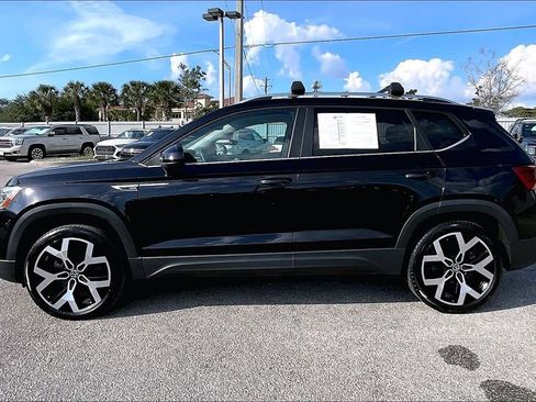 Certified 2022 Volkswagen Taos SEL image 8
