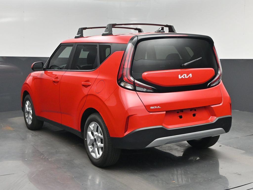 Used 2025 Kia Soul LX w/ LX Technology Package FWD image 4