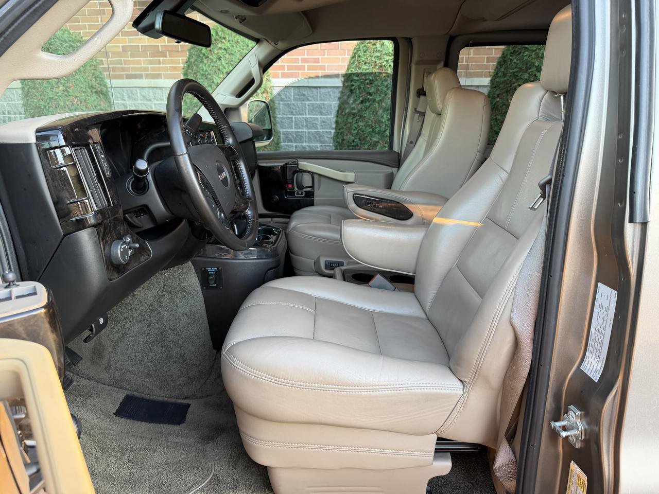 Used 2019 GMC Savana 2500 w/ Enhanced Convenience Package RWD image 21