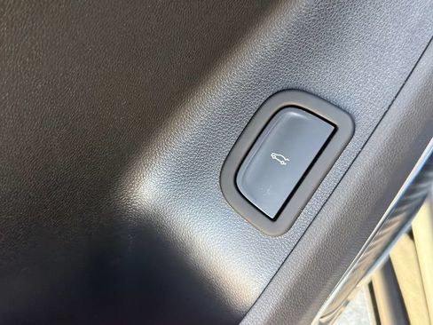 Used 2026 Chevrolet Traverse RS w/ LPO, Floor Liner Package FWD image 16