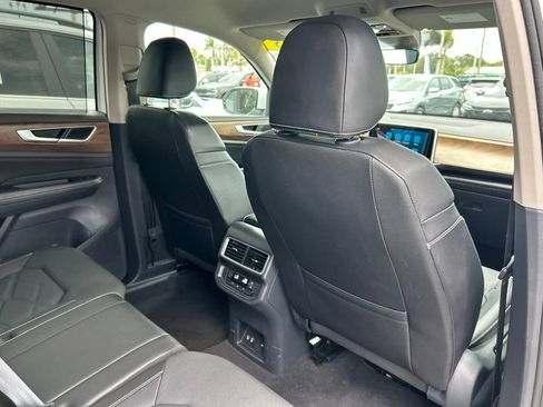 Used 2025 Volkswagen Atlas SE FWD image 48