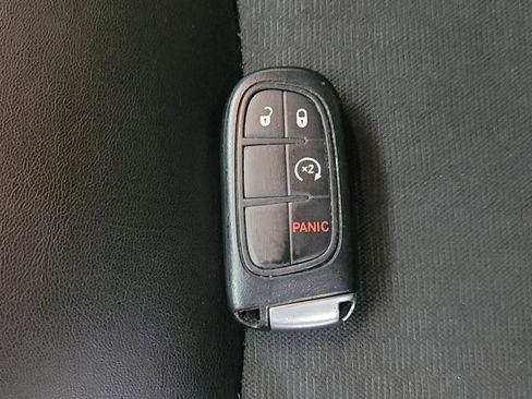 Used 2019 Jeep Cherokee Latitude Plus w/ Cold Weather Group FWD image 32