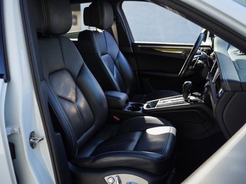 Used 2023 Porsche Macan S w/ Premium Package Plus image 24