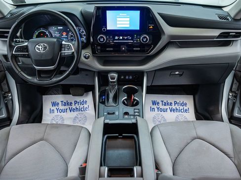 Used 2023 Toyota Highlander LE AWD/4WD image 24