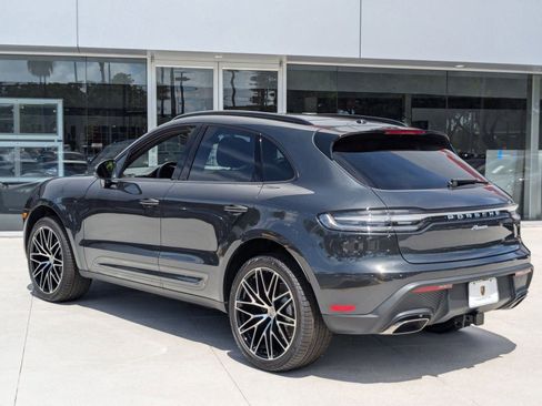 Certified 2025 Porsche Macan AWD/4WD image 3