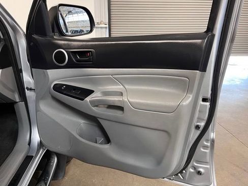 Used 2015 Toyota Tacoma PreRunner w/ TRD Off-Road Package RWD image 10