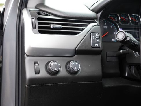 Used 2018 Chevrolet Tahoe LT image 17