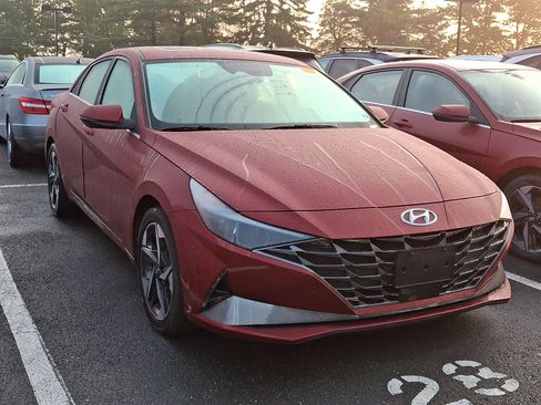 Used 2023 Hyundai Elantra Limited FWD image 5