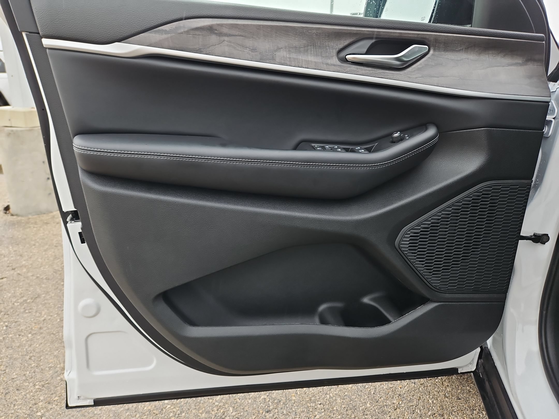 New 2026 Jeep Grand Cherokee Altitude RWD image 11