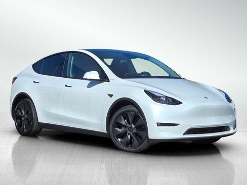 Used 2025 Tesla Model Y Long Range AWD/4WD image 2