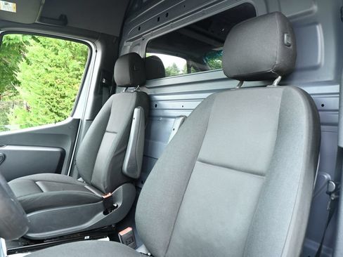 Used 2024 Mercedes-Benz Sprinter 2500 image 4