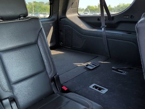 Used 2021 GMC Yukon XL SLT AWD/4WD image 12