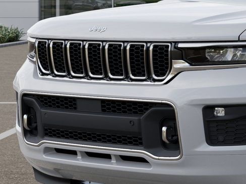New 2025 Jeep Grand Cherokee L Overland w/ Rear Seat Video Group I AWD/4WD image 12