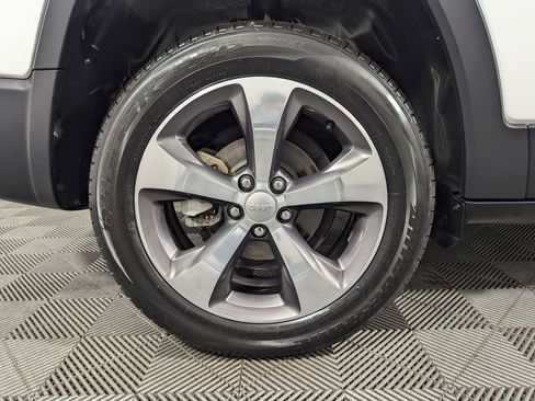 Used 2020 Jeep Cherokee Limited image 28