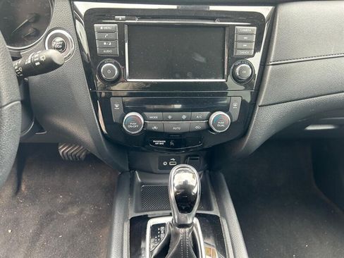 Used 2020 Nissan Pathfinder SV FWD image 29