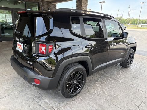 Used 2019 Jeep Renegade Latitude FWD image 6