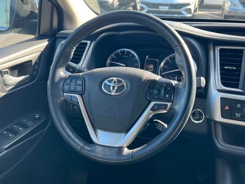 Used 2018 Toyota Highlander Limited image 16