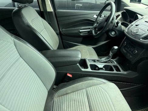 Used 2017 Ford Escape SE w/ SE Sport Appearance Package AWD/4WD image 30