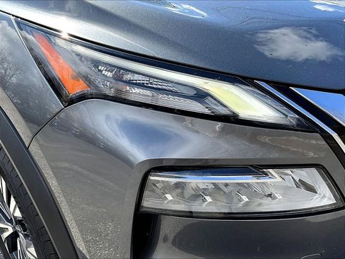 Used 2022 Nissan Rogue SV image 32