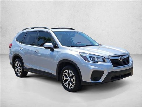 Used 2019 Subaru Forester Premium AWD/4WD image 3