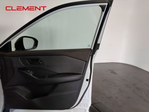 Used 2023 Nissan Rogue S image 36