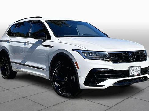 Certified 2023 Volkswagen Tiguan SE R-Line image 2