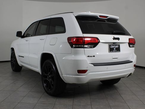Used 2019 Jeep Grand Cherokee Altitude image 3