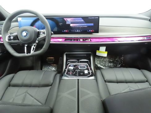 New 2026 BMW i7 xDrive60 image 13