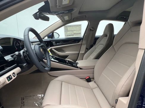 Used 2025 Porsche Panamera image 5