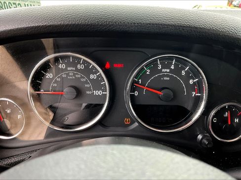 Used 2017 Jeep Wrangler Unlimited Sahara w/ Connectivity Group AWD/4WD image 13