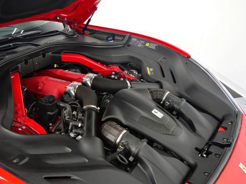 Used 2019 Ferrari Portofino image 42