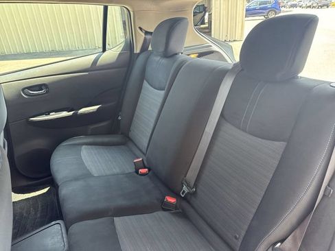Used 2018 Nissan Leaf SV w/ SV Technology Package FWD image 13