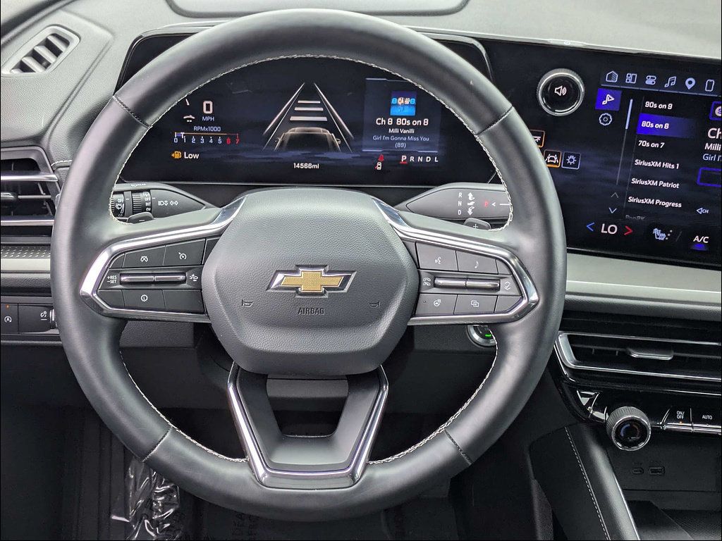 Used 2026 Chevrolet Traverse LT FWD image 19