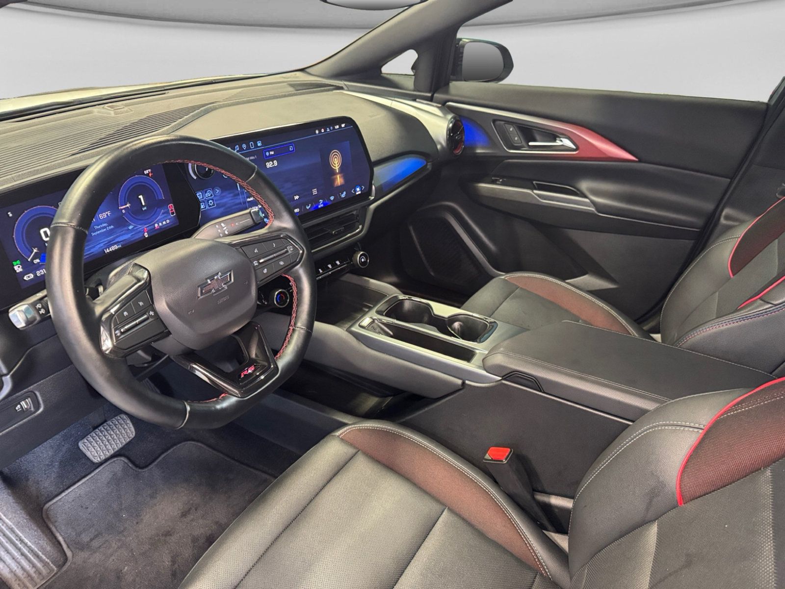 Used 2024 Chevrolet Equinox EV RS FWD image 17