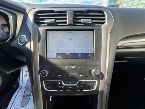 Used 2020 Ford Fusion SE FWD image 27
