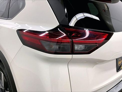 Used 2022 Nissan Rogue Platinum w/ Head-Up Display Package image 23