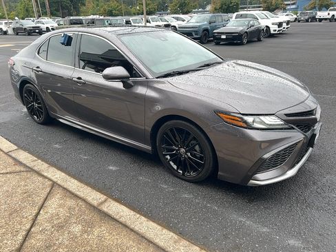Used 2021 Toyota Camry XSE w/ Navigation Package FWD image 3
