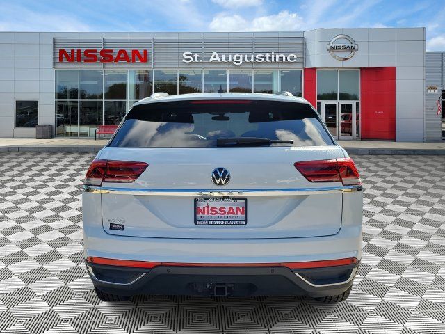 Used 2023 Volkswagen Atlas Cross Sport SE w/ Panoramic Sunroof Package FWD image 3
