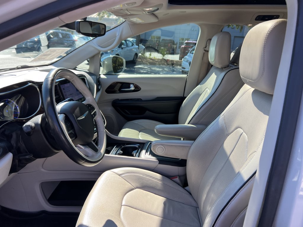 Used 2021 Chrysler Pacifica Limited w/ Uconnect Theater Family Group FWD image 9