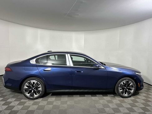 New 2026 BMW 530i xDrive w/ Convenience Package image 8