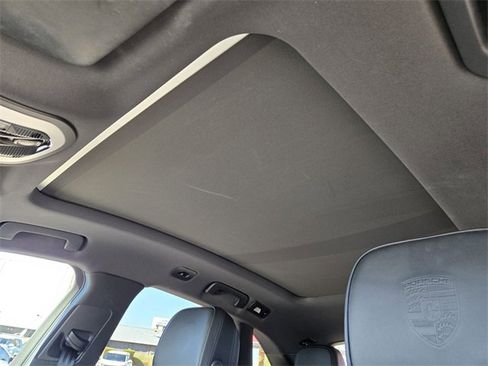 Used 2023 Porsche Macan image 11