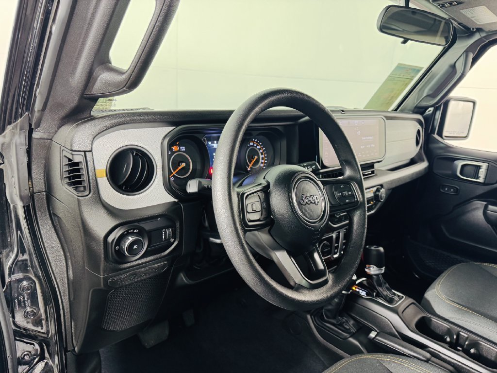 Used 2026 Jeep Wrangler Sport AWD/4WD image 8