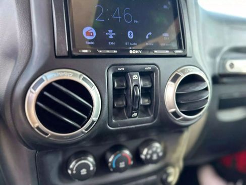 Used 2017 Jeep Wrangler Unlimited Sahara image 19