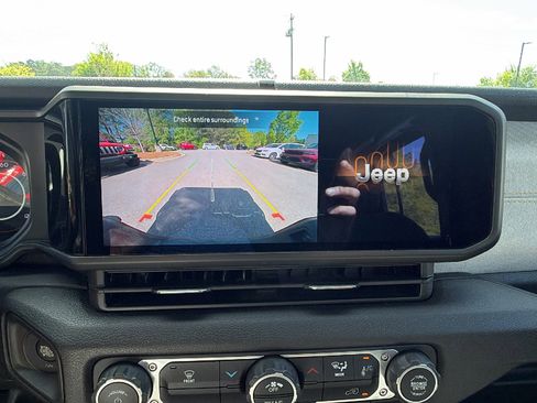 Used 2025 Jeep Gladiator Sport AWD/4WD image 33
